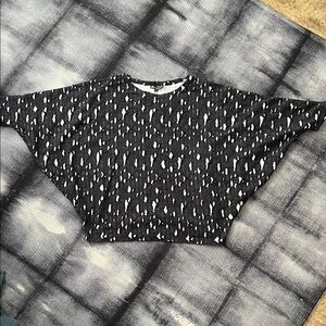 Mechant Black and White Patterned Blouse, 3/4 sleeve, size M.
